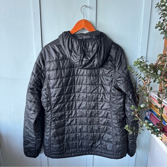 L.L. Bean Men's PrimaLoft Packaway Hooded Jacket - Picture 11 of 15